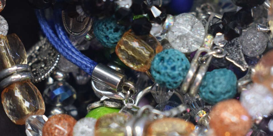 Entretener Ciencias Sociales Agacharse Tipos de pulseras - De piedra y cristal